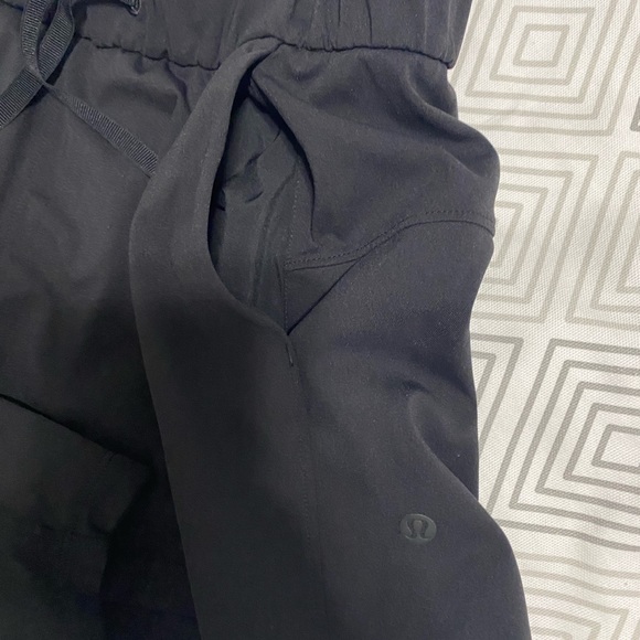 Lululemon casual shorts - Picture 3 of 5